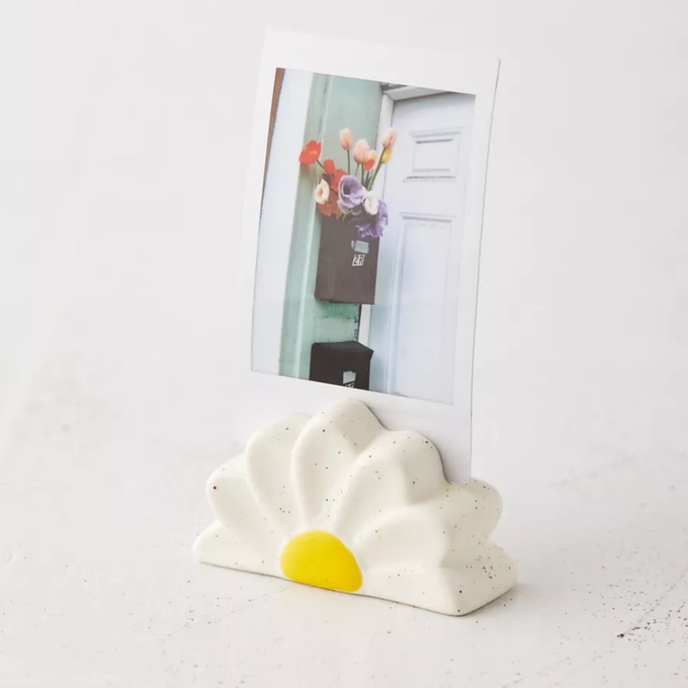Set of 3 NWT Urban Outfitters Daisy Ceramic Photo Stand